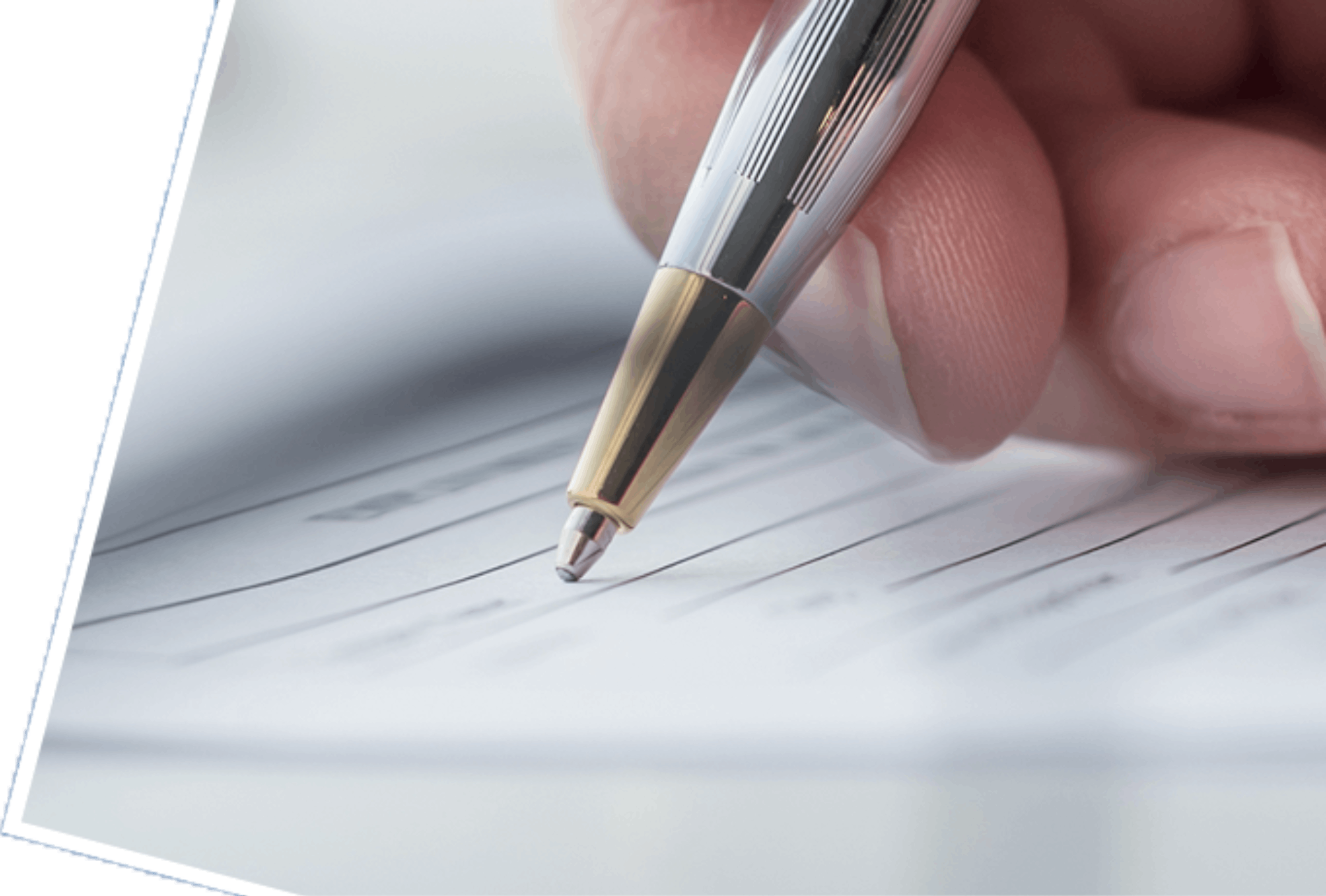 ручка заповнює форму